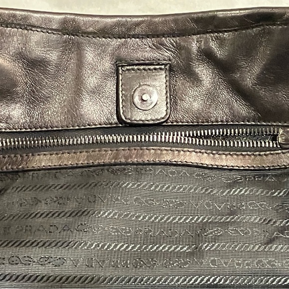 Authenticity Guaranteed Vintage EUC Prada Tessuto Nappa Waves Tote Bag - Picture 13 of 15